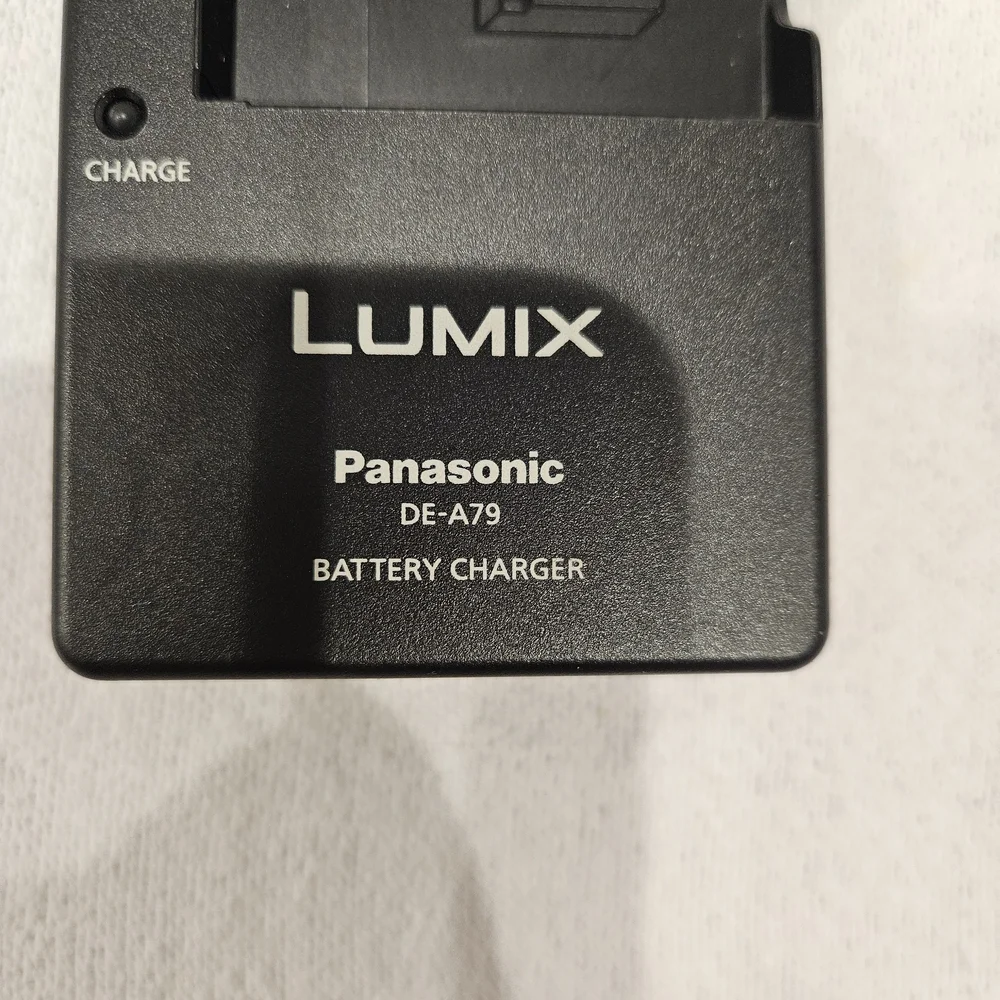 Panasonic Lumix DE-A79 Battery Charger